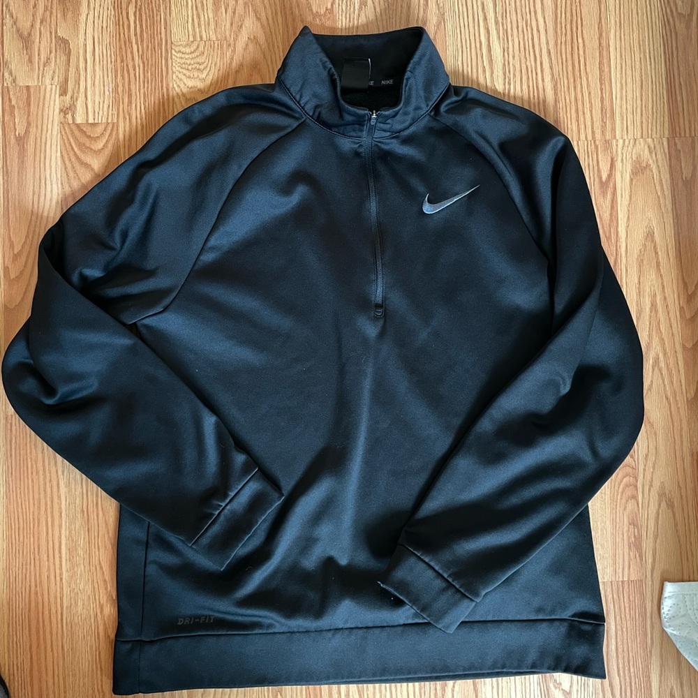 Nike Men’s quarter zip. Black.